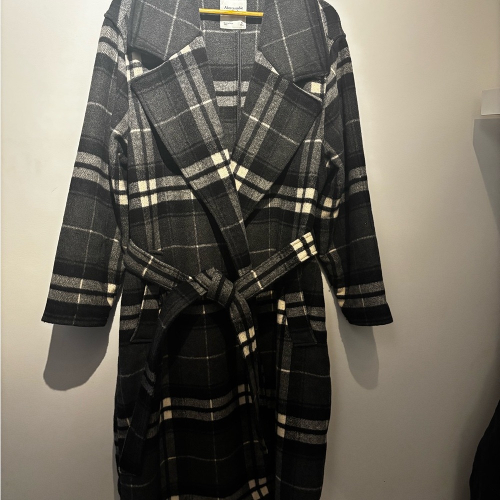 Abercrombie & Fitch Windowpane Check Belted Trench Coat in Black and Cream